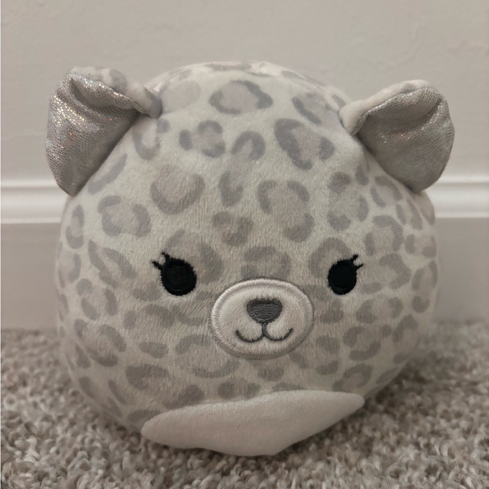 Reversible squishmellows: Dohna and Mischa